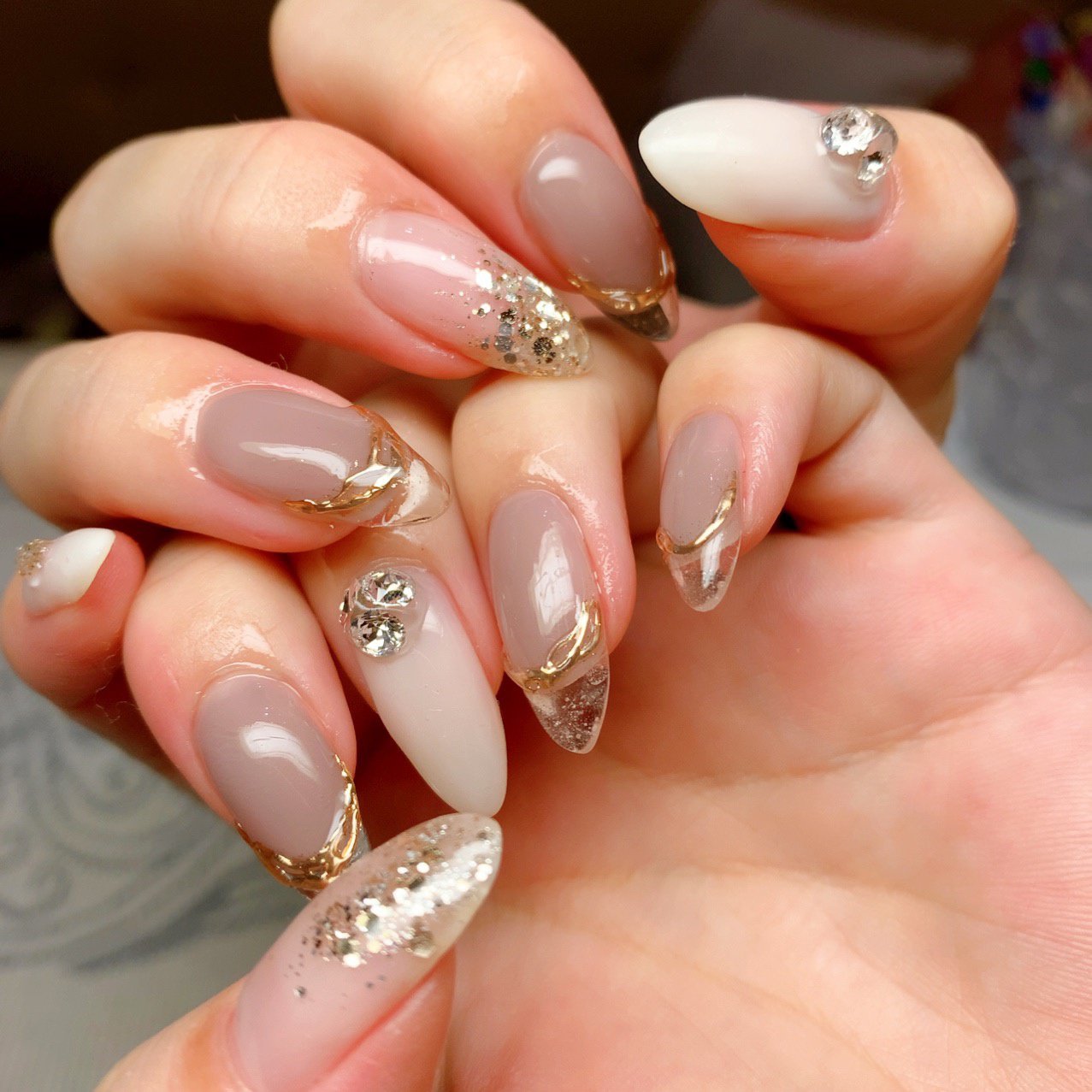 オールシーズン ハンド フレンチ 変形フレンチ ビジュー Bunnis Nail Honamiのネイルデザイン No ネイルブック
