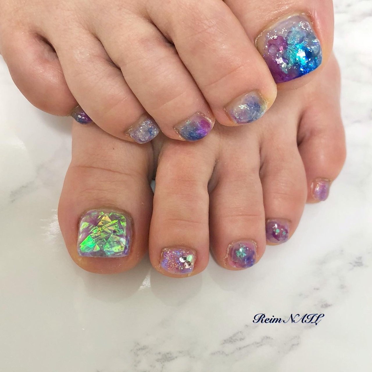 梅雨/フット/水滴/ニュアンス/オーロラ - Reimのネイルデザイン