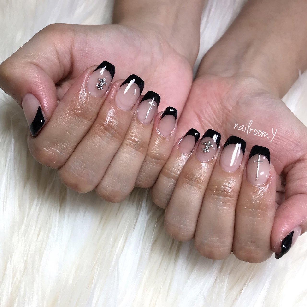 オールシーズン ハンド フレンチ ブラック シルバー Nailroom Yのネイルデザイン No ネイルブック