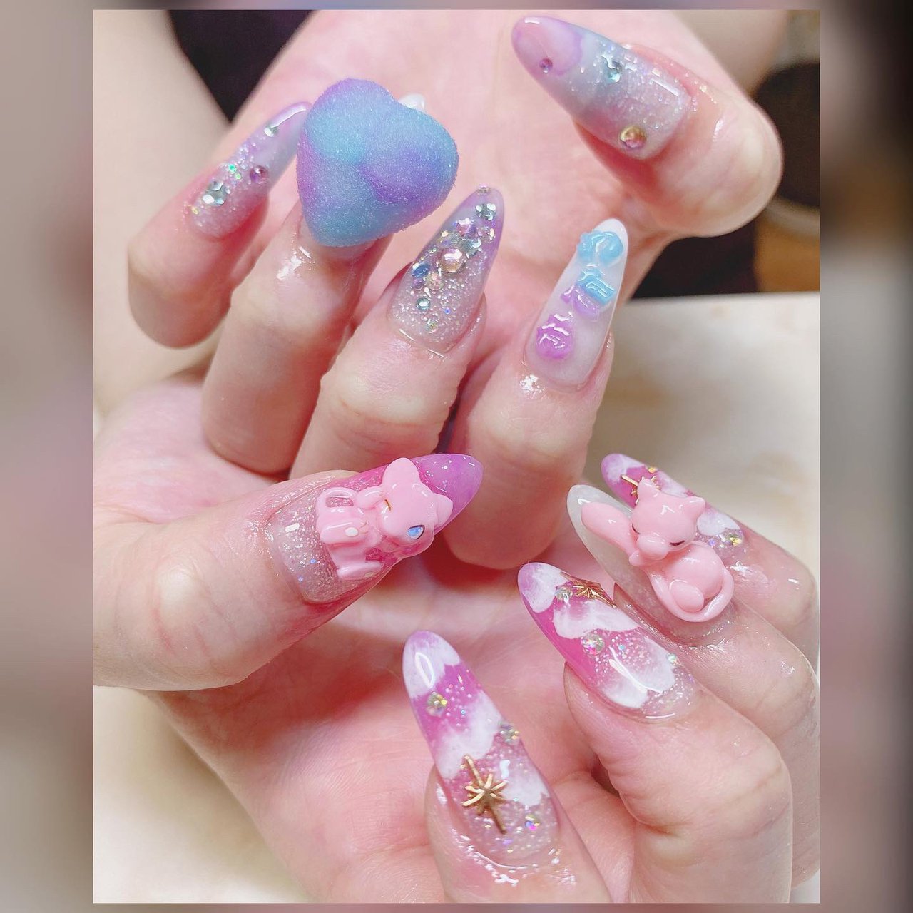 オールシーズン ハンド グラデーション ビジュー 痛ネイル Liliys Le Eleのネイルデザイン No ネイルブック