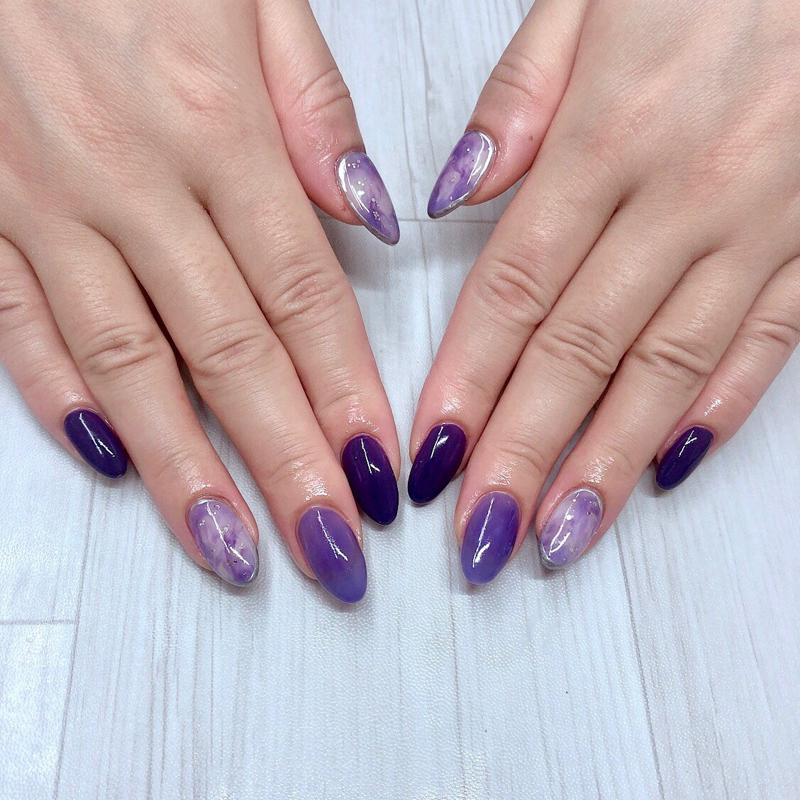 ホワイト ネイビー パープル Crystal R Nail Salon のネイルデザイン No ネイルブック