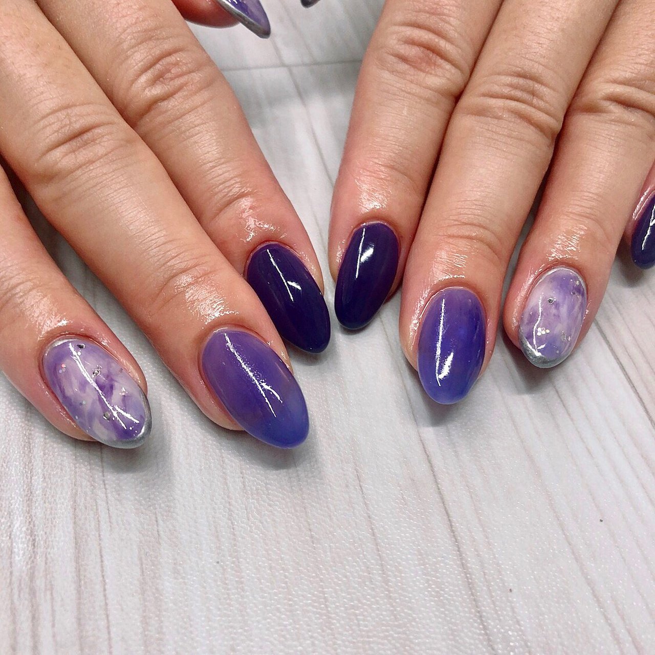 ホワイト ネイビー パープル Crystal R Nail Salon のネイルデザイン No ネイルブック