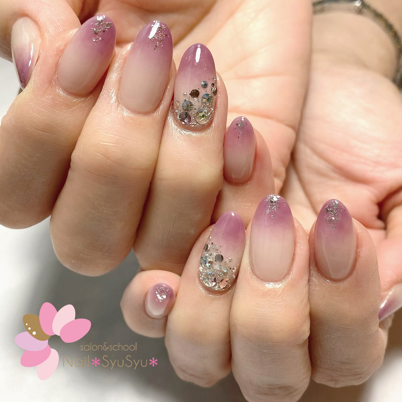 春 ハンド グラデーション ビジュー ホログラム Nail Syusyu ネイルシュシュのネイルデザイン No ネイルブック
