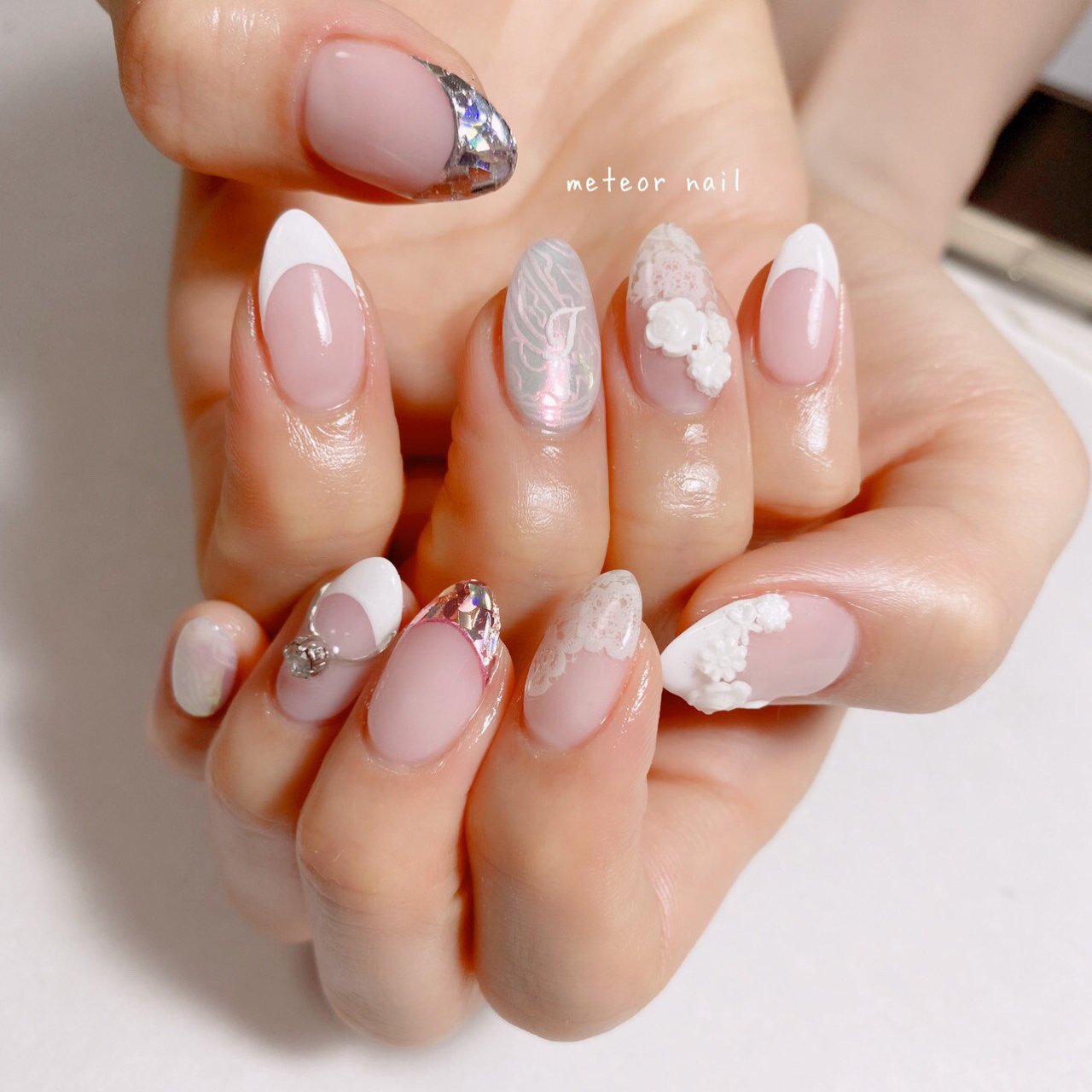 オールシーズン ハンド フレンチ ホログラム ラメ Meteornail ミーティアネイルのネイルデザイン No ネイルブック