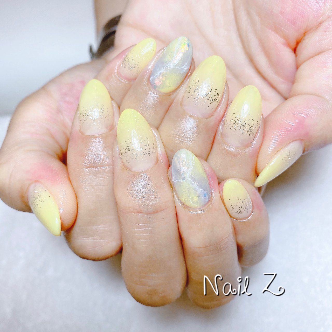 ハンド グラデーション 大理石 ミディアム イエロー Nail Z ネイルジー のネイルデザイン No ネイルブック