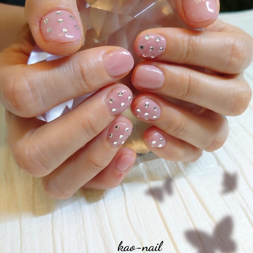 オールシーズン ハンド ワンカラー ビジュー ショート Kao Nailのネイルデザイン No ネイルブック