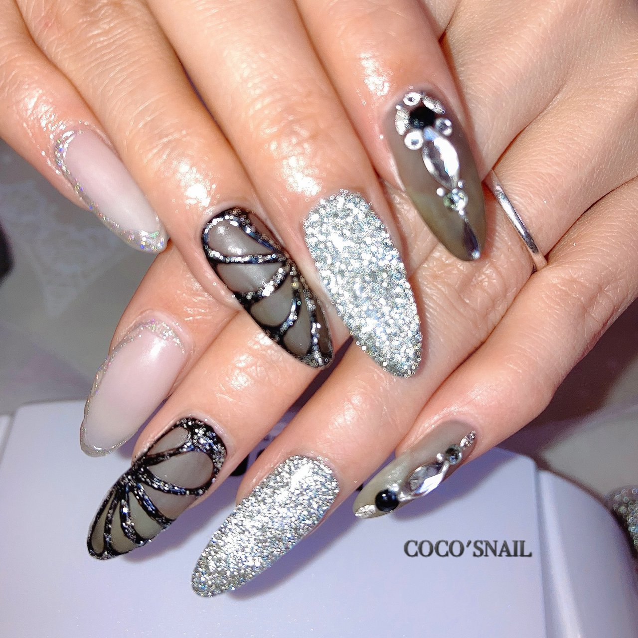 夏 ハンド ラメ ロング グレー Coco S Nailのネイルデザイン No ネイルブック