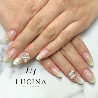 ラメ ユニコーン 白グラデーションのネイルデザイン ネイルブック