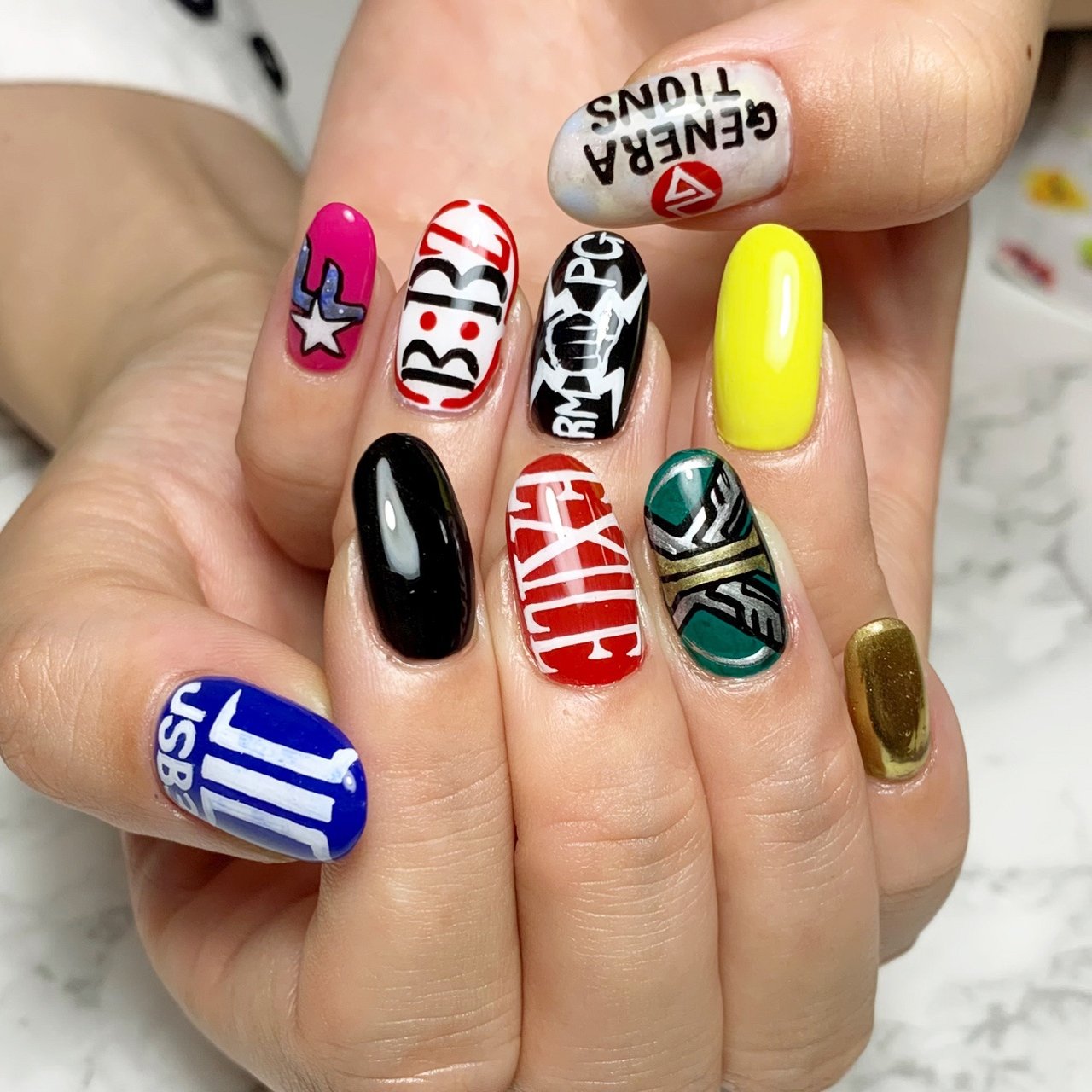 ライブ ハンド イニシャル ショート レッド 岐阜市 Nail Salon M Ripのネイルデザイン No ネイルブック