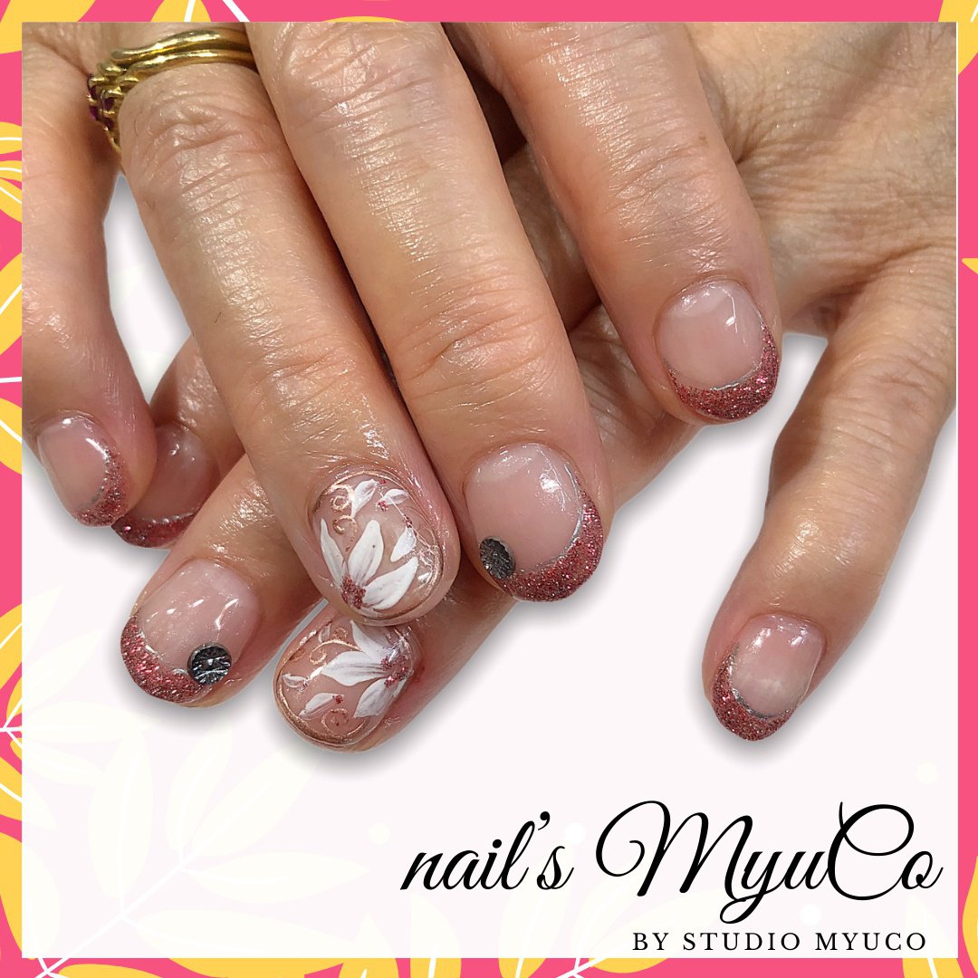 ハンド フレンチ ラメ ショート ホワイト Nail S Myuco ミッチー 荒川区西尾久 サロン スクールのネイル デザイン No ネイルブック