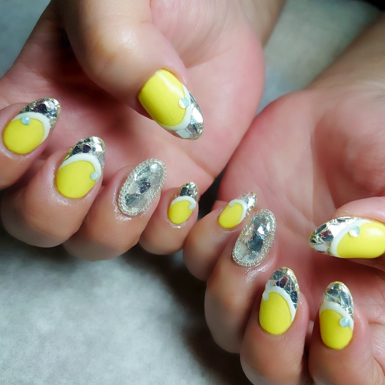 ハンド フレンチ ホログラム ラメ チェーン Tokianのネイルデザイン No ネイルブック