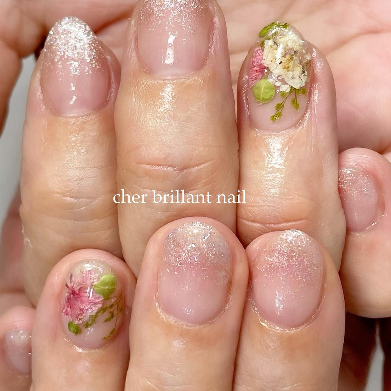 ハンド グラデーション ラメ フラワー ジェルネイル 浦安ネイルサロン Cb Nailのネイルデザイン No ネイルブック