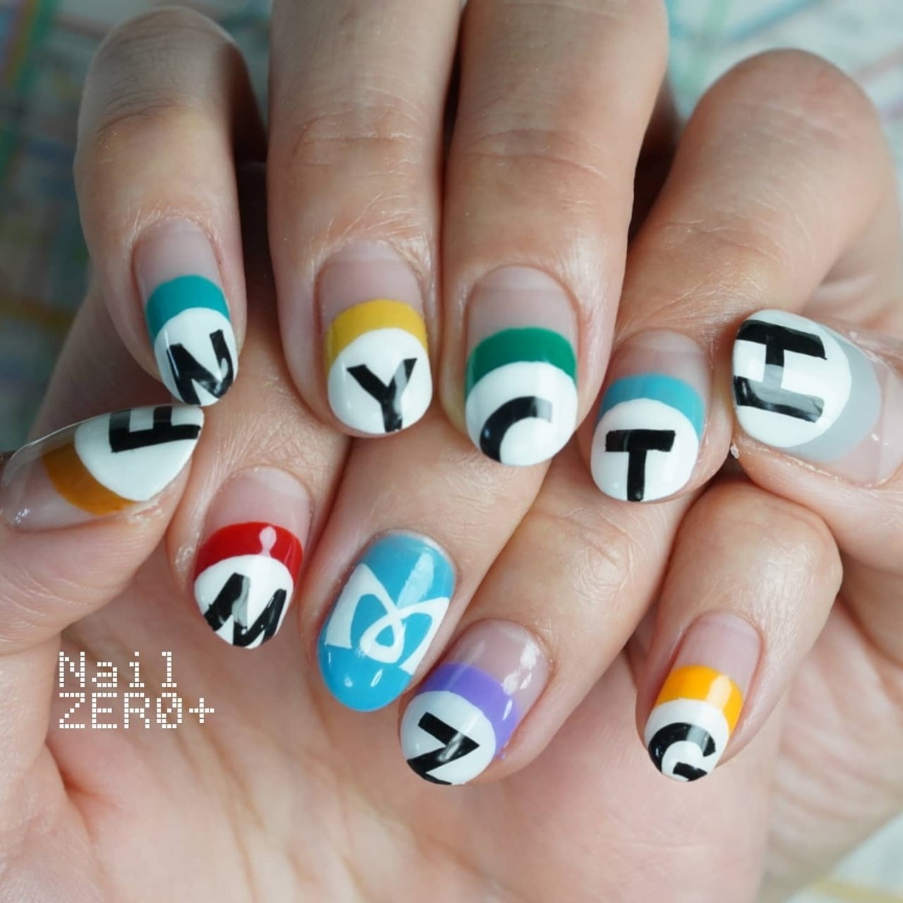 オールシーズン 女子会 ハンド 変形フレンチ イニシャル 塩見隼人 池袋 ネイルゼロプラスのネイルデザイン No ネイルブック