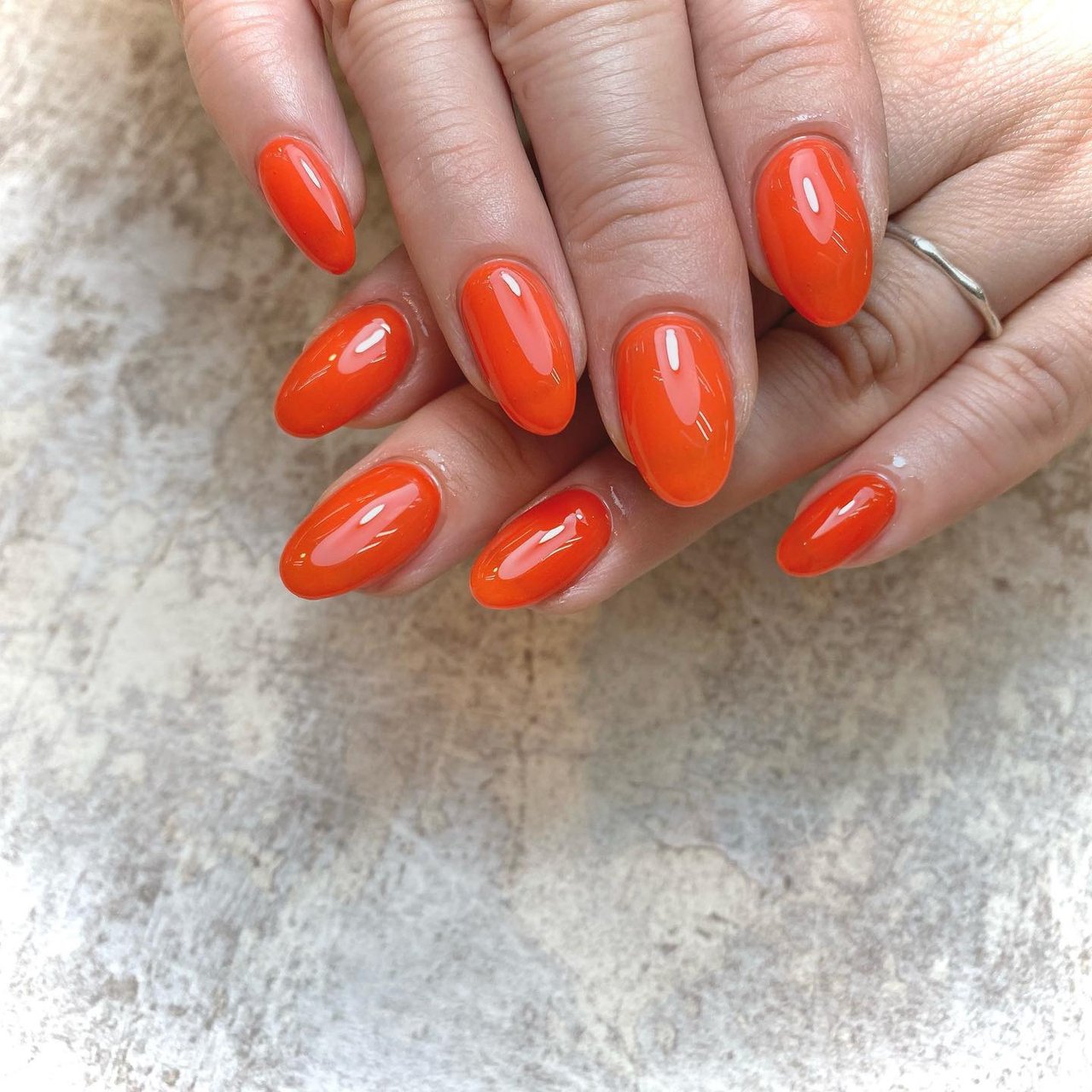 夏 ハンド ワンカラー ショート オレンジ 𝑨𝒊𝒎𝒊のネイルデザイン No ネイルブック