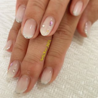 グラデーション ホワイト ラメラインのネイルデザイン ネイルブック