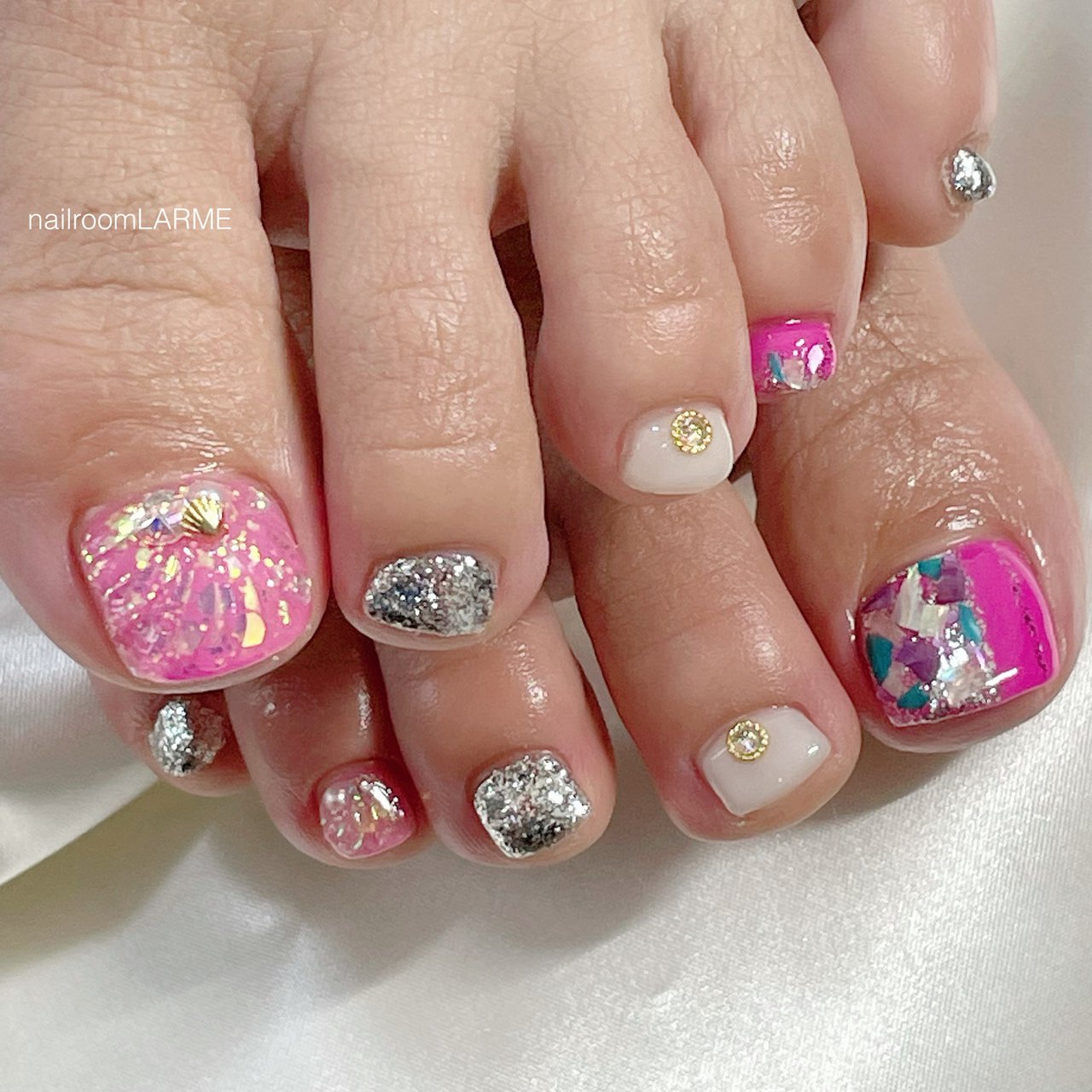 フット ピンク シルバー Nailroomlarmeのネイルデザイン No ネイルブック