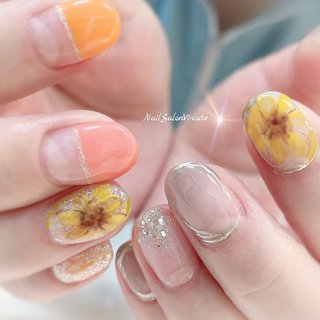 変形フレンチ イエロー グレージュのネイルデザイン ネイルブック