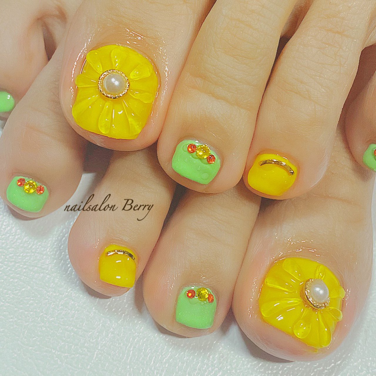 フット イエロー グリーン ネイルサロンberryのネイルデザイン No ネイルブック