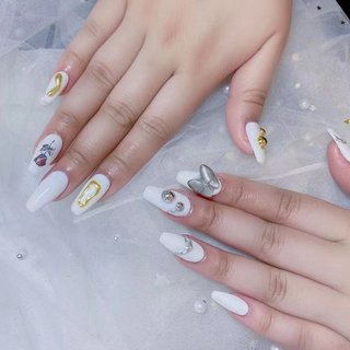 左右色違いのネイルデザイン ネイルブック