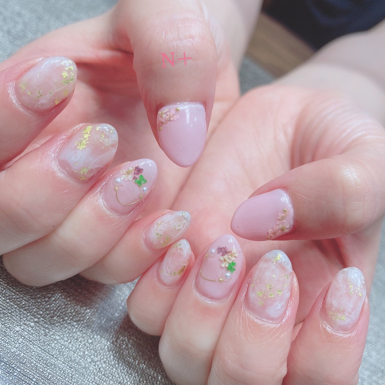 オールシーズン オフィス ブライダル 女子会 ハンド N エヌプラス Nail Salonのネイルデザイン No ネイルブック