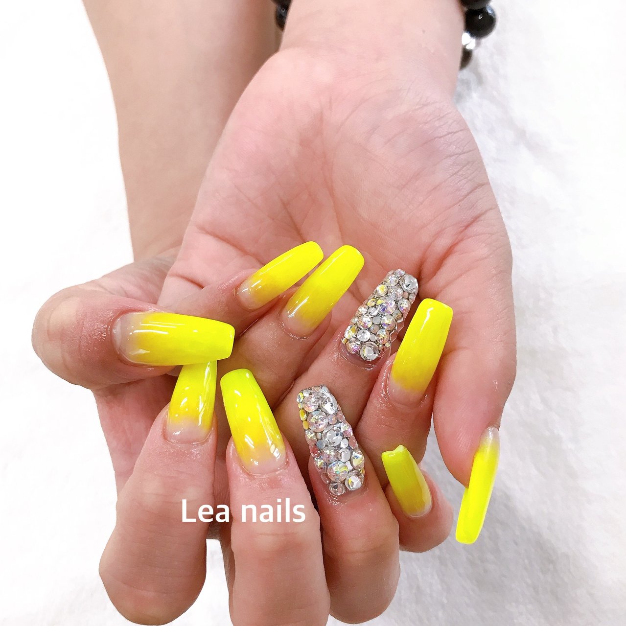 夏 ハンド シンプル グラデーション イエロー Lea Nailsのネイルデザイン No ネイルブック