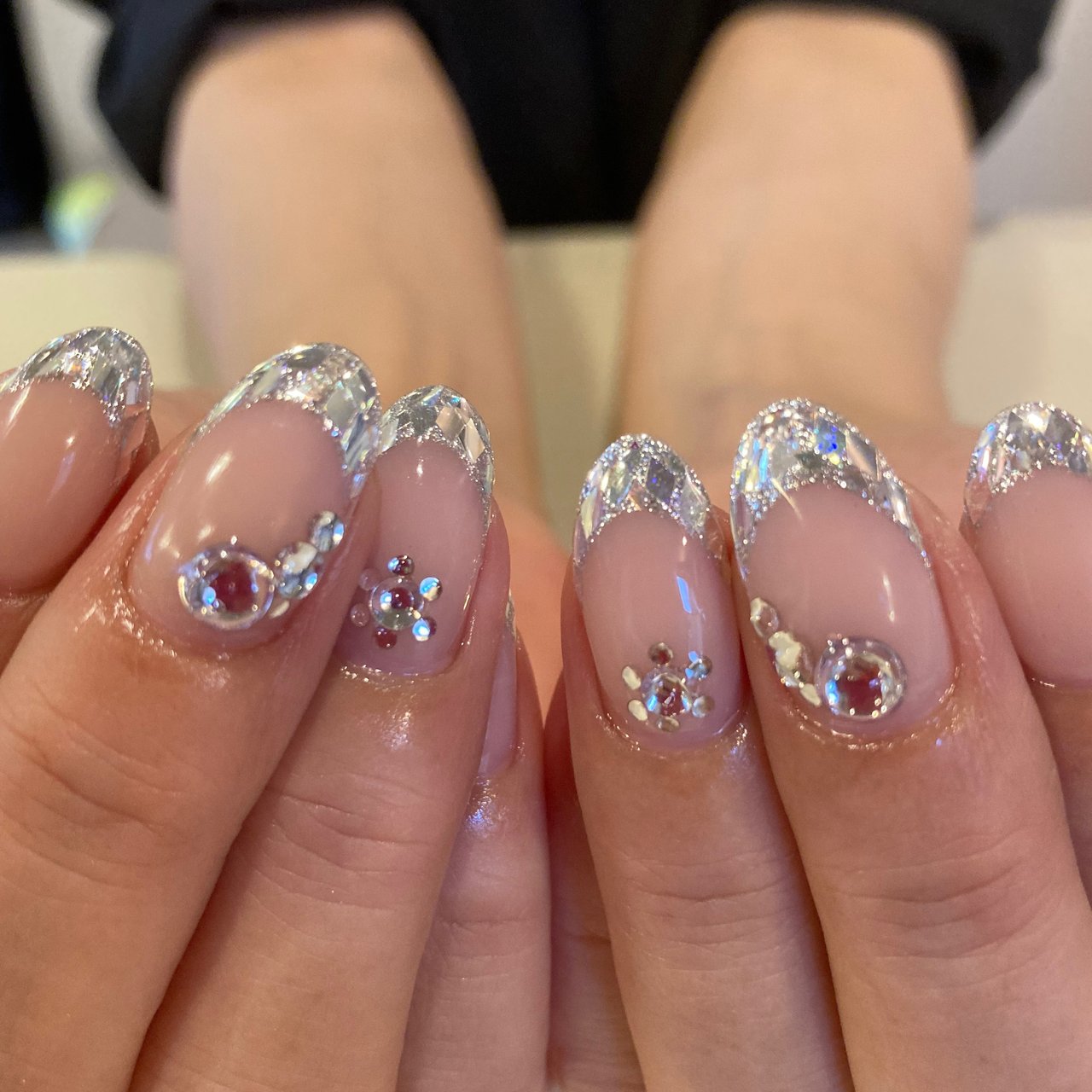 ハンド/フレンチ/ビジュー/ラメ/ミディアム - aiailoveのネイル