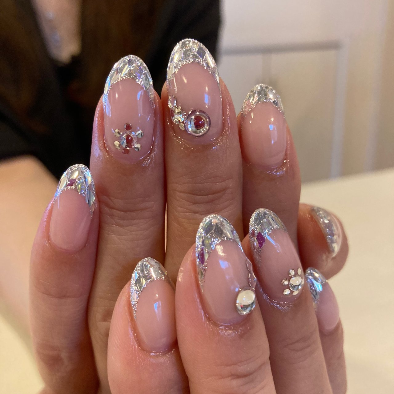 ハンド/フレンチ/ビジュー/ラメ/ミディアム - aiailoveのネイル