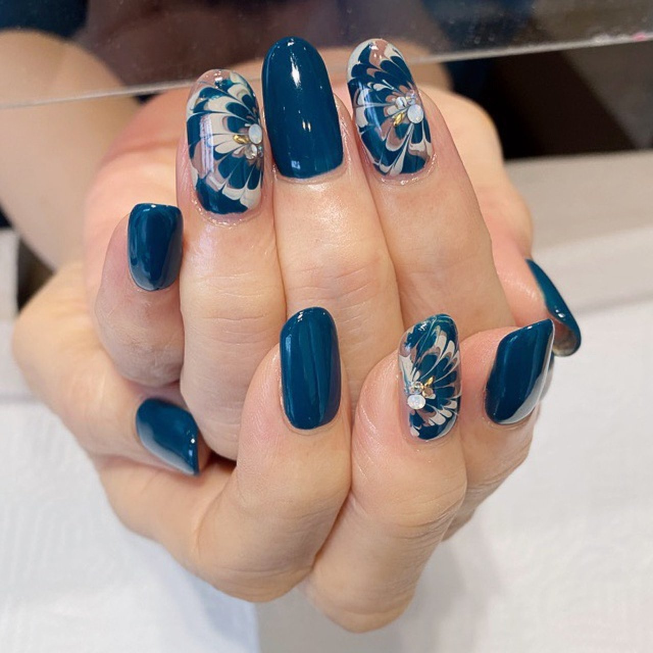 オールシーズン ハンド シンプル フラワー ピーコック Mami Nail Salon Fika のネイルデザイン No ネイルブック