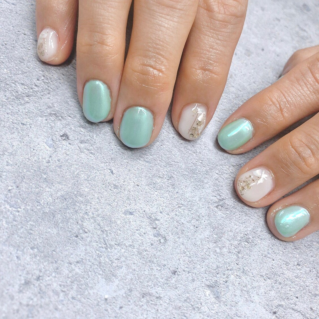 ホワイト グリーン ターコイズ Crystal R Nail Salon のネイルデザイン No ネイルブック