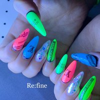 光るネイルのネイルデザイン ネイルブック