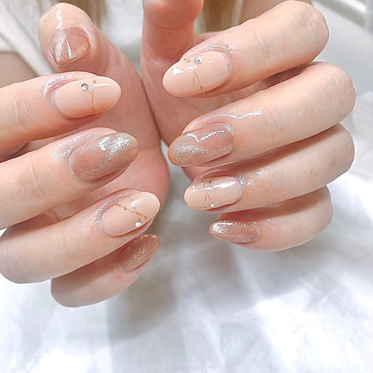 ベージュ Crystal R Nail Salon のネイルデザイン No ネイルブック