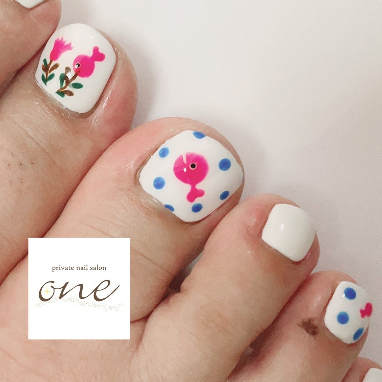 夏 キャラクター ホワイト レッド ブルー Private Nail Salon Oneのネイルデザイン No ネイルブック