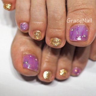 パープル ゴールド ペディキュアのネイルデザイン ネイルブック