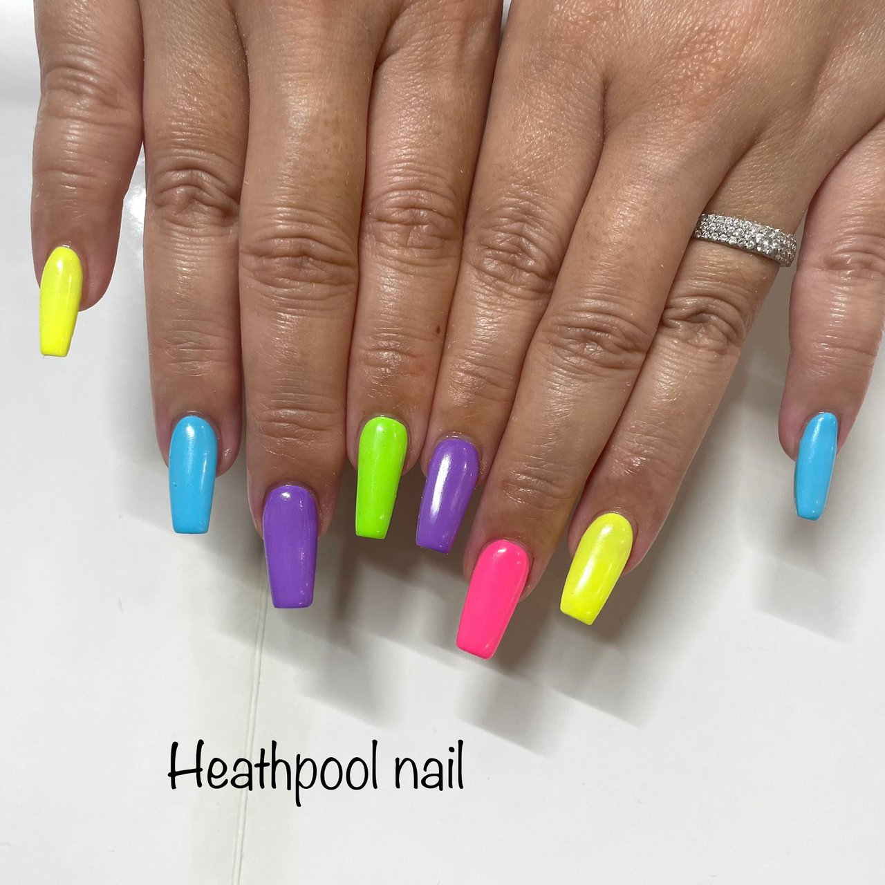 ハンド ワンカラー カラフル ネオンカラー ジェル Heathpoolnailのネイルデザイン No ネイルブック