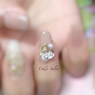 ラメ パール Vカットストーンのネイルデザイン ネイルブック