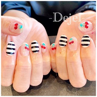 ボーダー モノトーンのネイルデザイン ネイルブック