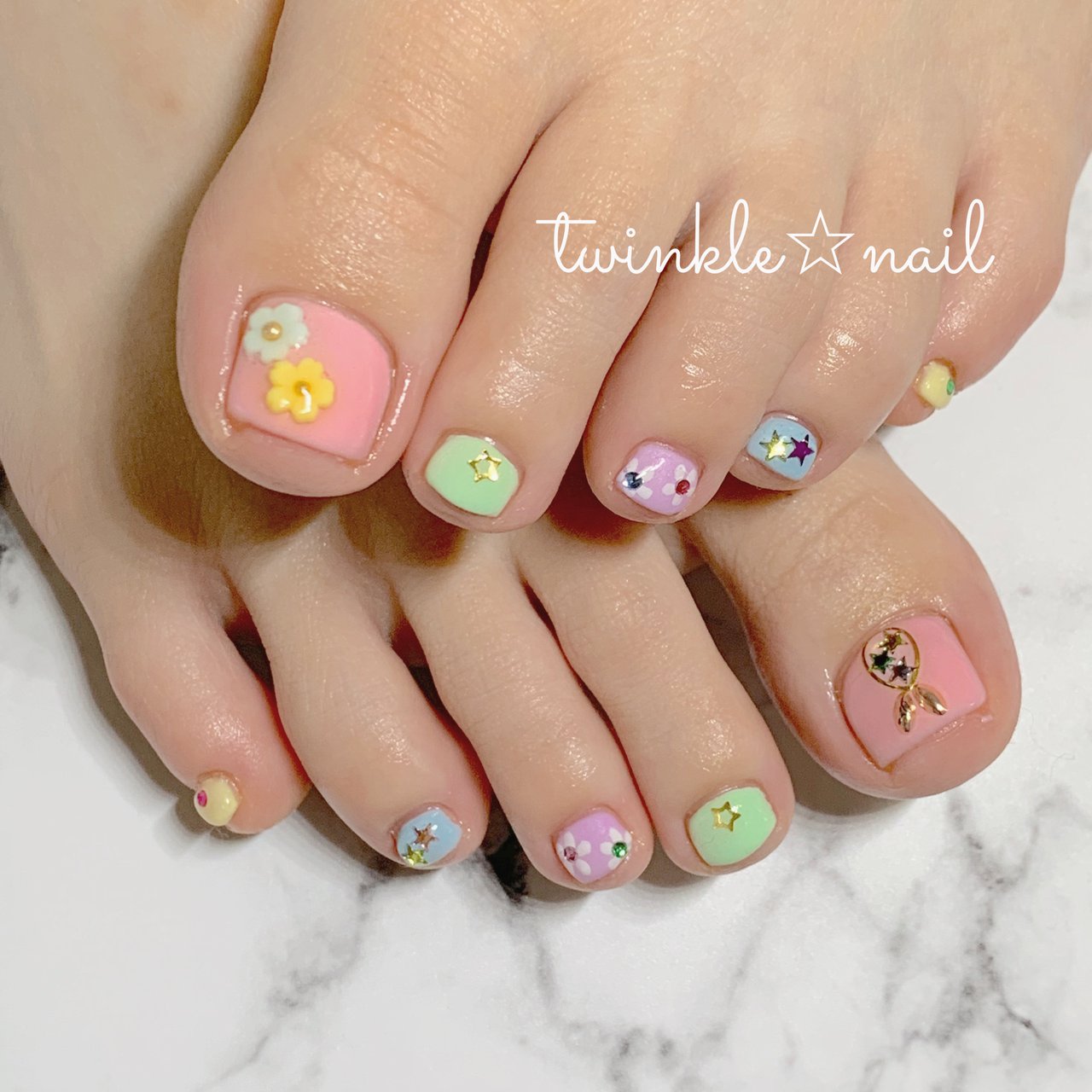 春 夏 女子会 フット ワンカラー Twinkle Nailのネイルデザイン No ネイルブック