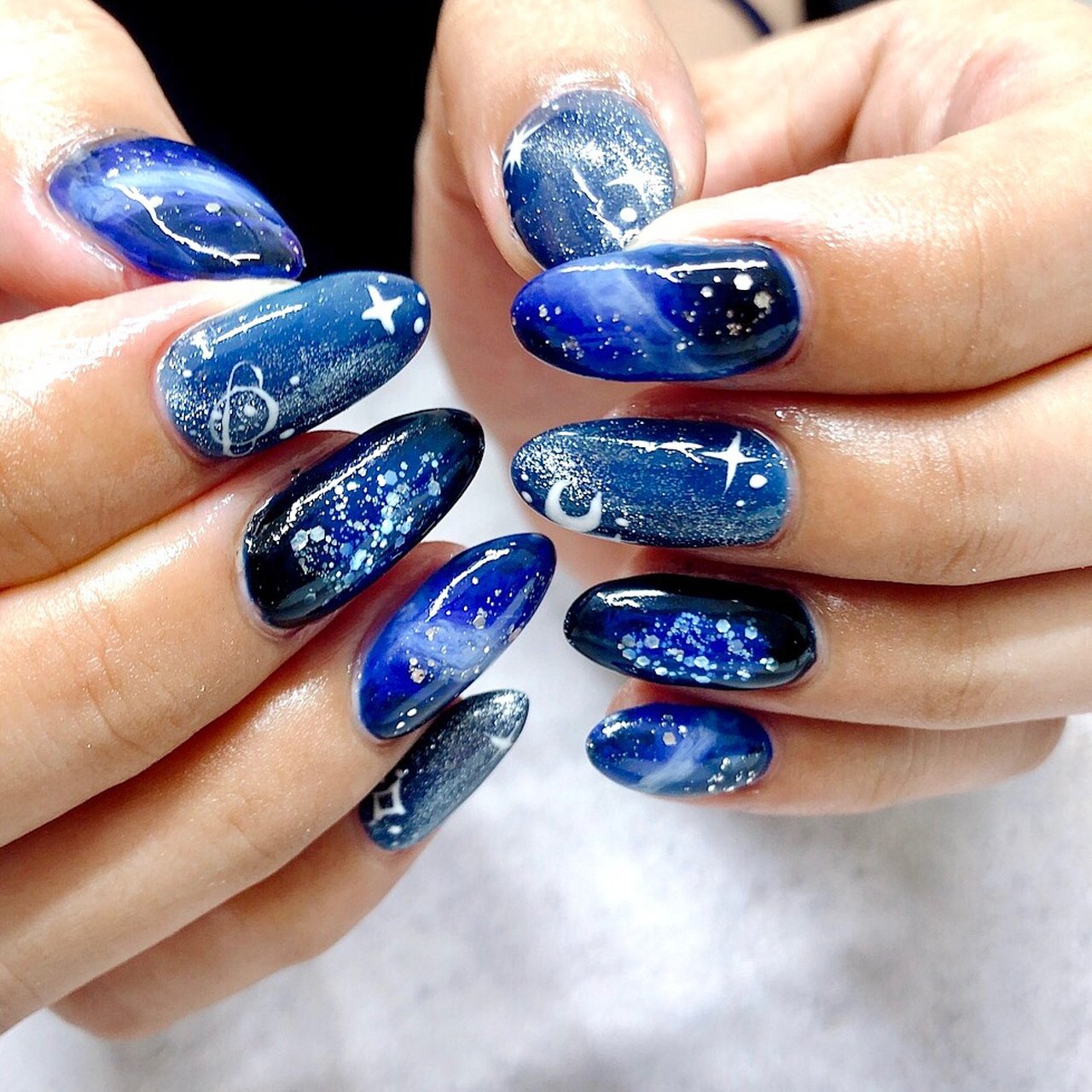 水色 ブルー ネイビー Crystal R Nail Salon のネイルデザイン No ネイルブック