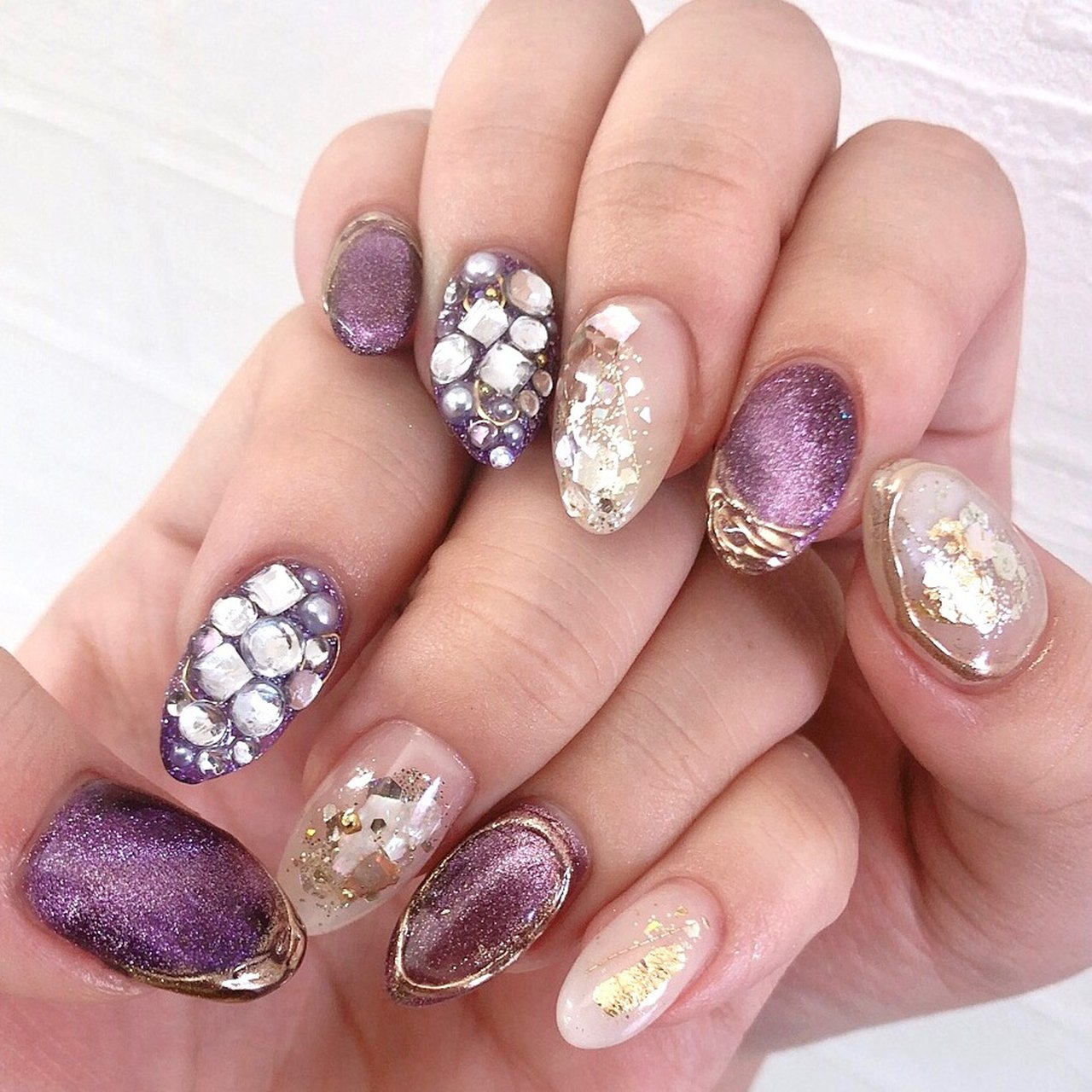 ホワイト パープル ゴールド Crystal R Nail Salon のネイルデザイン No ネイルブック