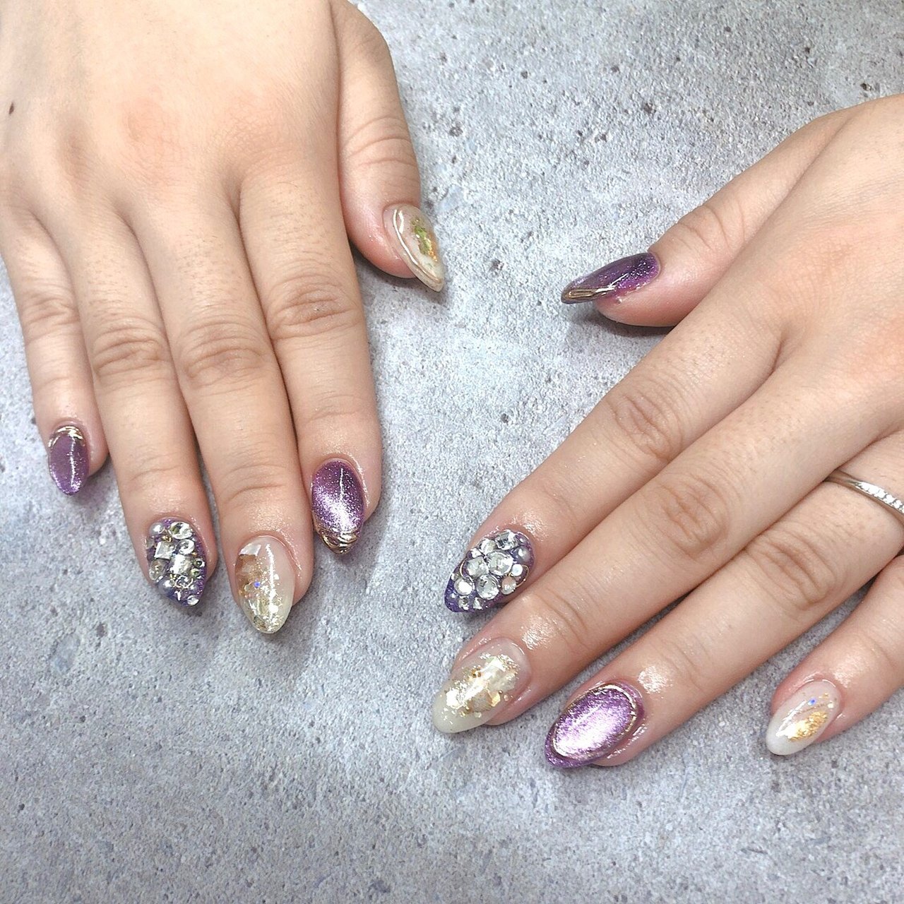 ホワイト パープル ゴールド Crystal R Nail Salon のネイルデザイン No ネイルブック