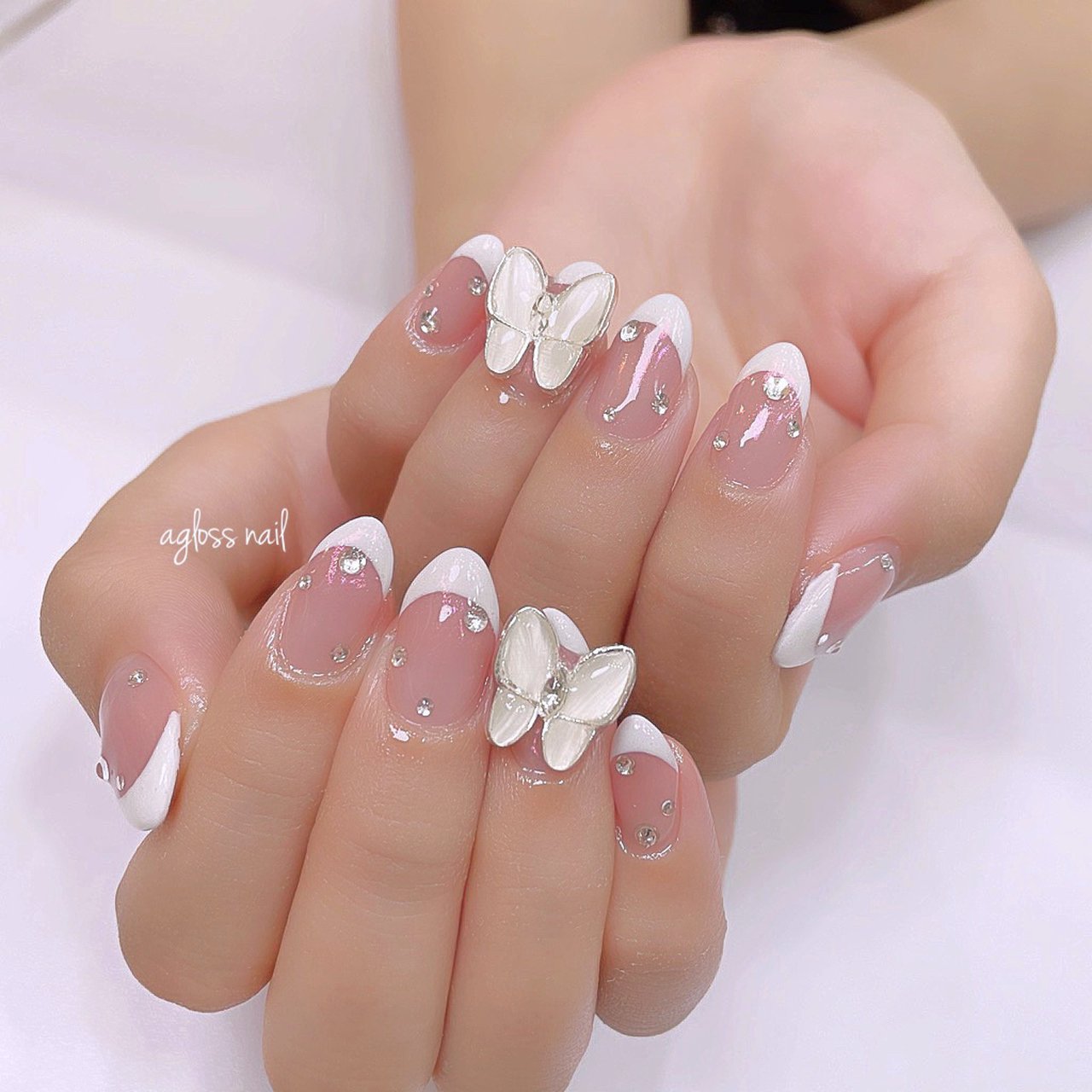 【着画あり】ハンドメイド　蝶々ネイル　チェック柄ネイル　シンプルネイル　可愛い バタフライネイル】パーツや手描きまで♡指先に舞う蝶々が