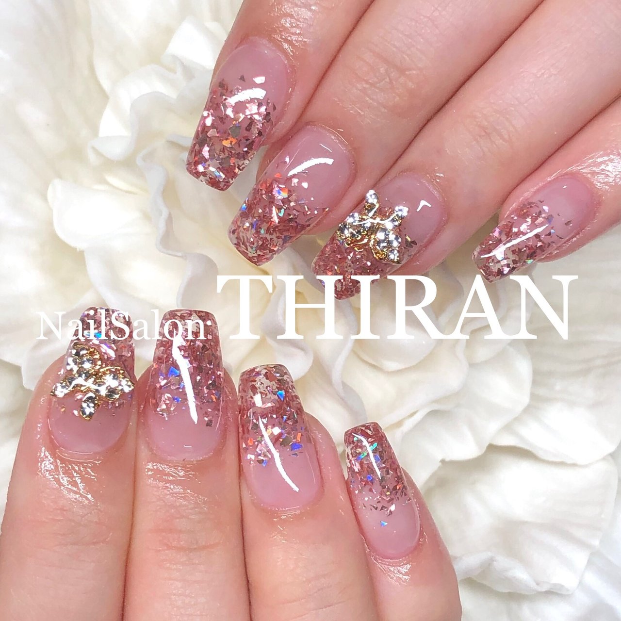 オールシーズン ハンド シンプル グラデーション ビジュー Nailsalon Thiranのネイルデザイン No ネイルブック