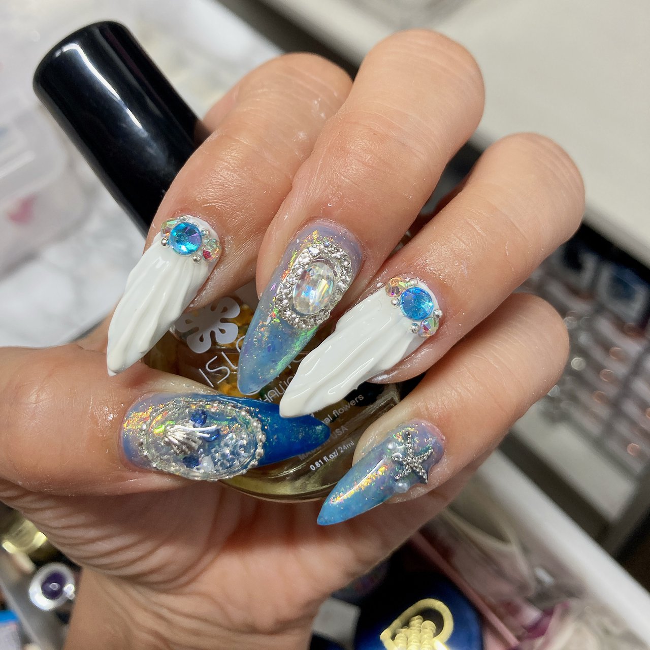 ハンド ビジュー シェル パール マリン セルフネイリスト のネイルデザイン No ネイルブック