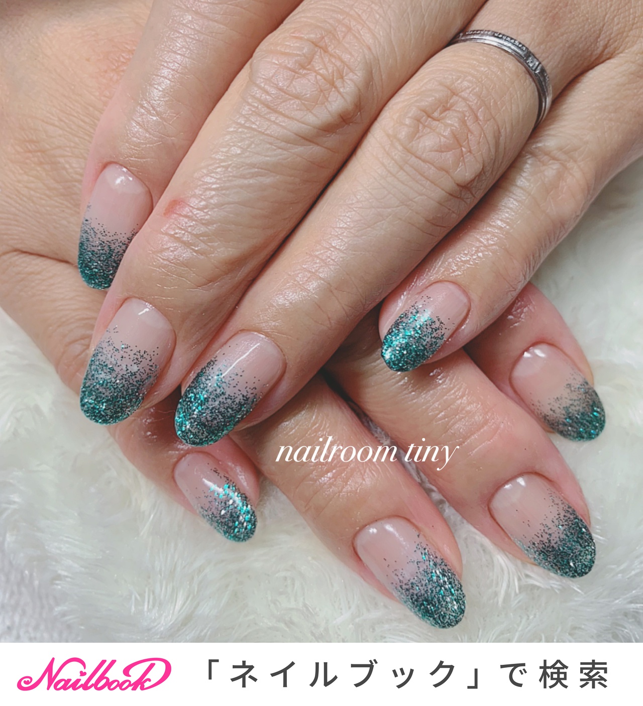 グリーン 緑 ラメグラデーションのネイルデザイン ネイルブック