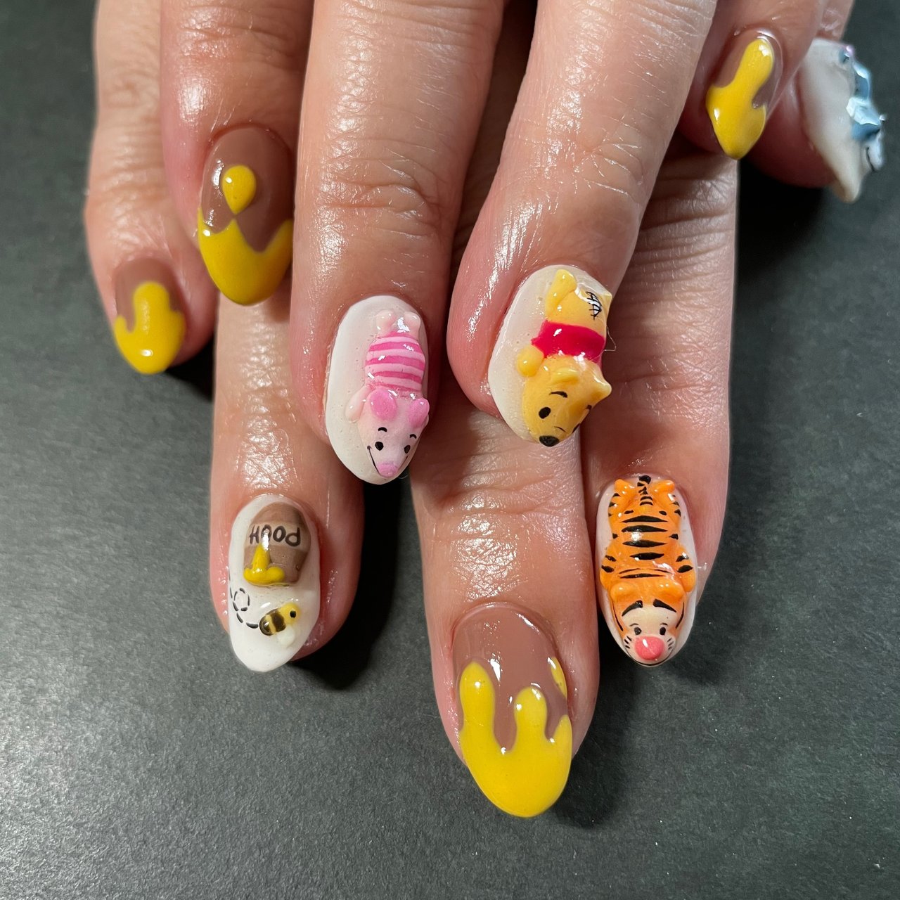 オールシーズン ハンド キャラクター オレンジ イエロー Nailsalon Toiroのネイルデザイン No ネイルブック