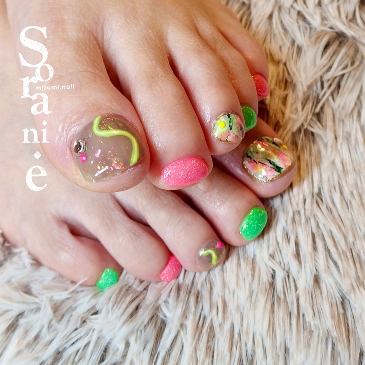夏/フット/ブラック/ネオンカラー/ジェルネイル - mizumi（sorani.e)の