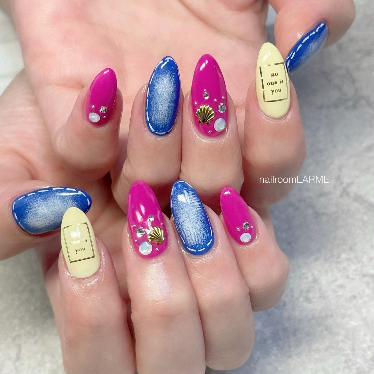 ハンド ピンク イエロー ブルー Nailroomlarmeのネイルデザイン No ネイルブック