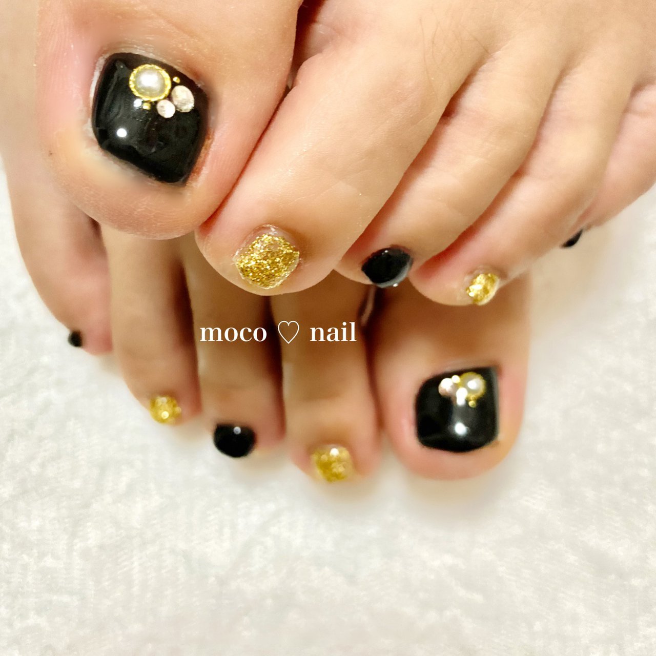 フット ラメ ワンカラー ブラック ゴールド Moco Nailのネイルデザイン No ネイルブック