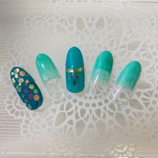 夏 グラデーション エメラルドグリーンのネイルデザイン ネイルブック