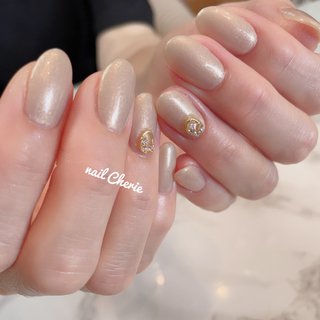 シャンパンベージュネイルのネイルデザイン ネイルブック